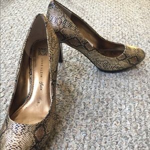 Anne Klein Size 8 Snake Skin Women’s High Heels